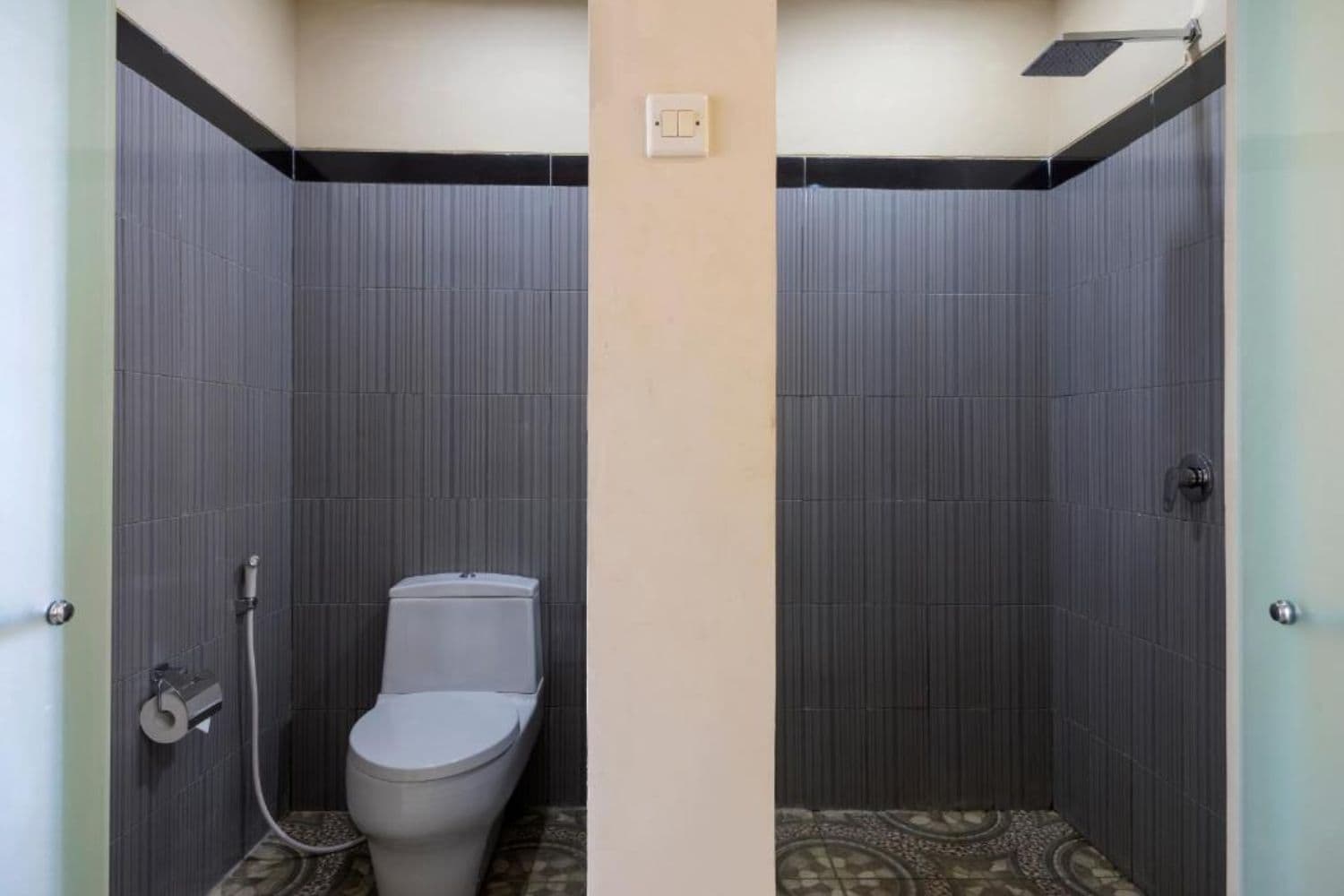 Suite Pool Access with King Bed — toilet